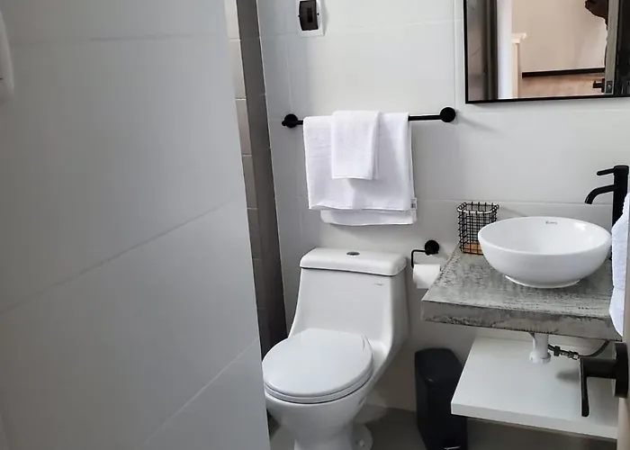 Modern Gem In Quiet Residential Area Apartamento